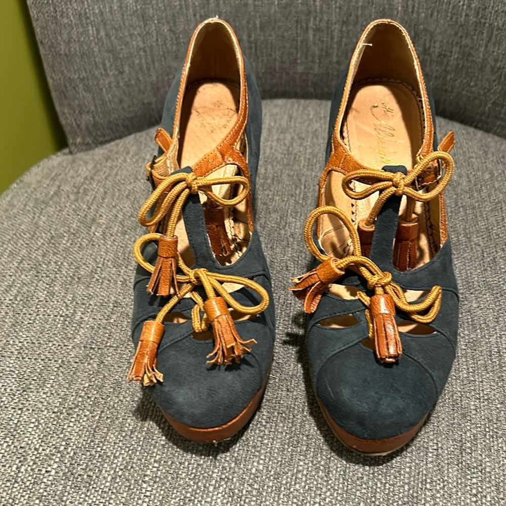 Vintage Miss Albright Land & Sea blue suede heels, leather tassels, size 6